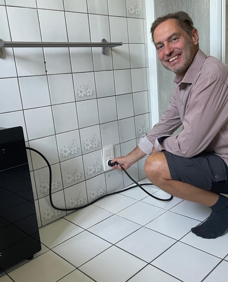Collega met stekkerbatterij